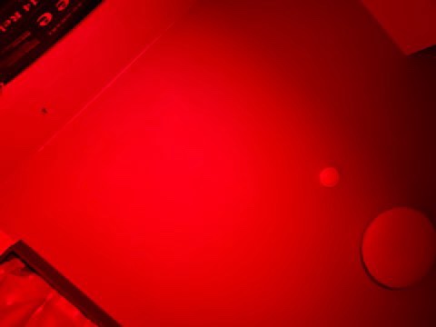 トトノエライト赤色LEDを点灯した時の天井